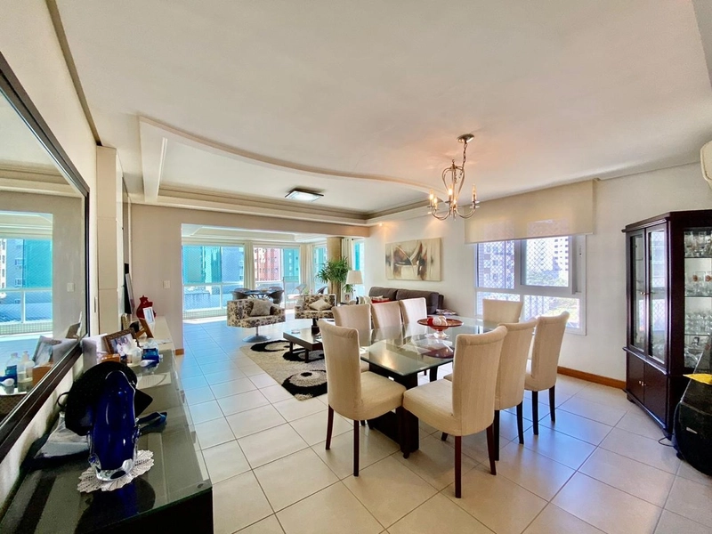 Apartamento 2 dormitórios de frente mobiliado e decorado