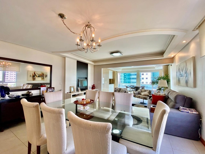 Apartamento 2 dormitórios de frente mobiliado e decorado: 3ª foto da galeria de imagens do imóvel