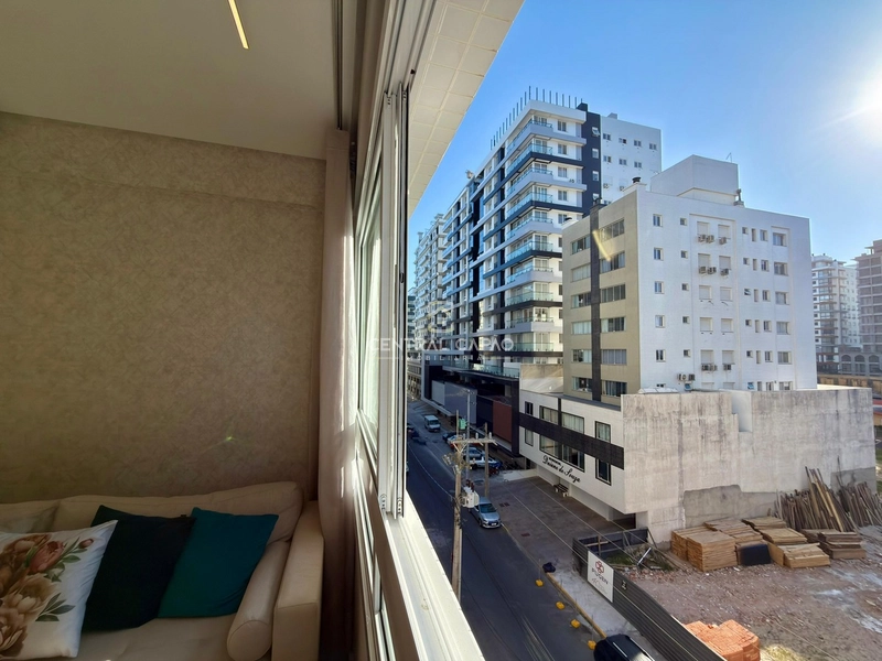 Apartamento com sacada de frente à venda em Capão da Canoa: 4ª foto da galeria de imagens do imóvel