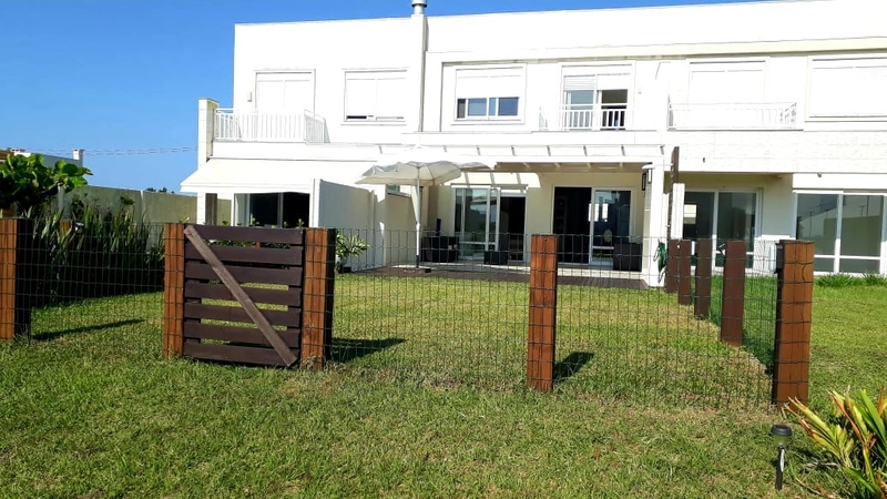 Casa em condomínio fechado de alto padrão: 2ª foto da galeria de imagens do imóvel