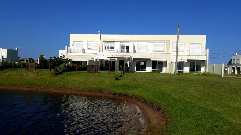 Casa em condomínio fechado de alto padrão: 1ª foto da galeria de imagens do imóvel