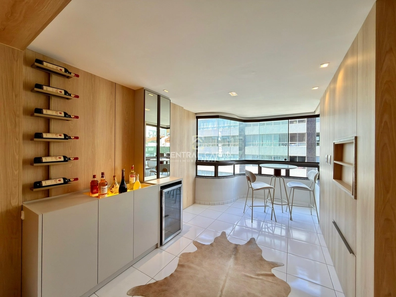 Apartamento com sacada de frente à uma quadra do mar: 8ª foto da galeria de imagens do imóvel
