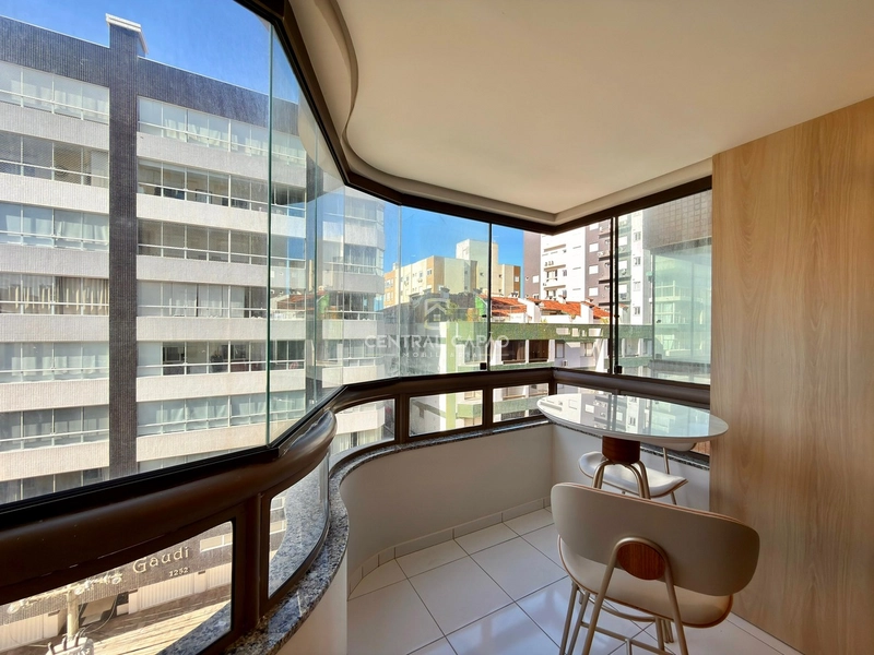 Apartamento com sacada de frente à uma quadra do mar: 11ª foto da galeria de imagens do imóvel