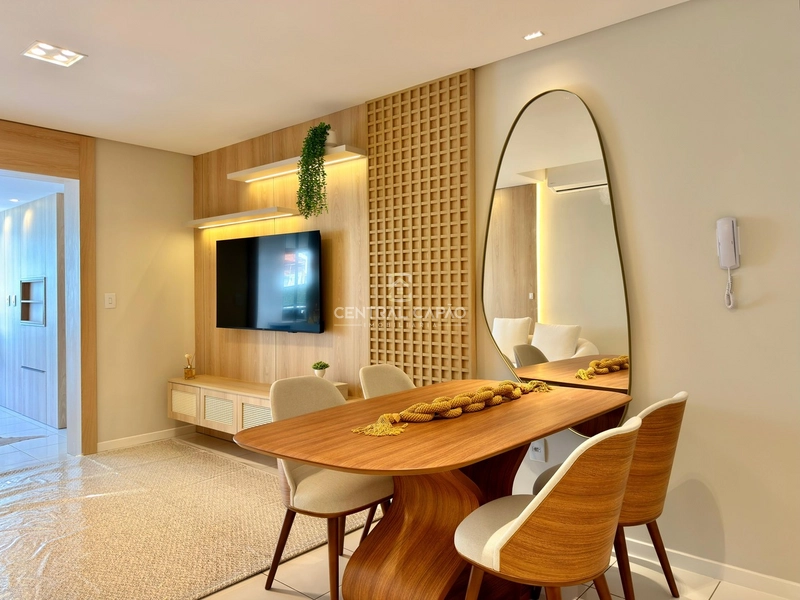 Apartamento com sacada de frente à uma quadra do mar: 4ª foto da galeria de imagens do imóvel