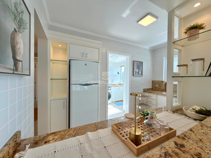 Apartamento 3 dormitórios com sacada de frente à uma quadra do mar: 14ª foto da galeria de imagens do imóvel
