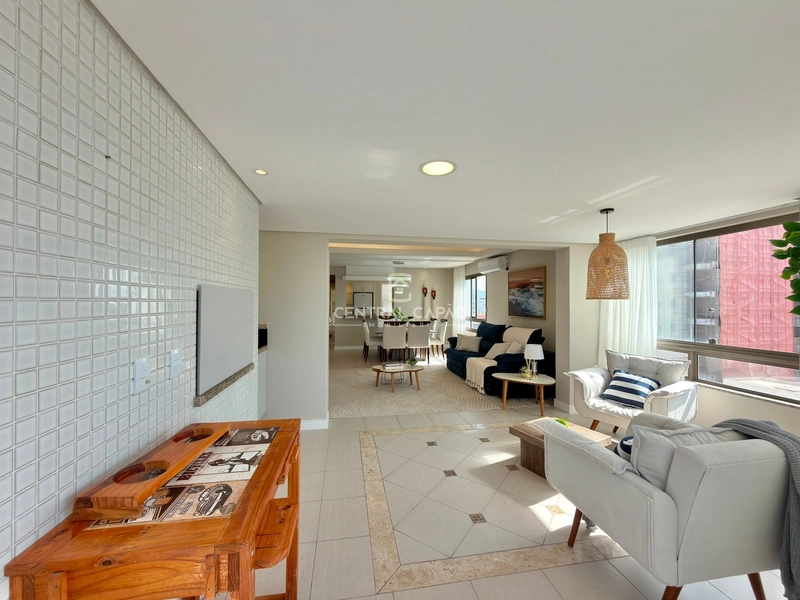 Apartamento 3 dormitórios com sacada de frente à uma quadra do mar: 8ª foto da galeria de imagens do imóvel