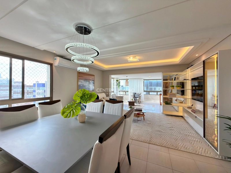 Apartamento 3 dormitórios com sacada de frente à uma quadra do mar: 4ª foto da galeria de imagens do imóvel