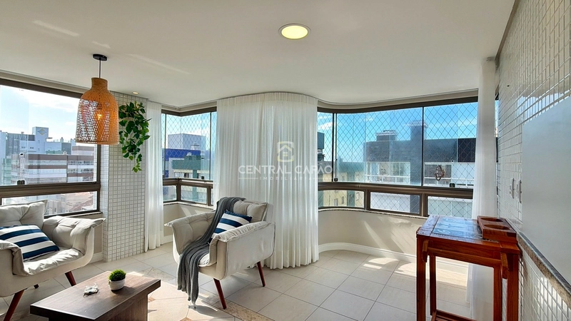 Apartamento 3 dormitórios com sacada de frente à uma quadra do mar: 9ª foto da galeria de imagens do imóvel
