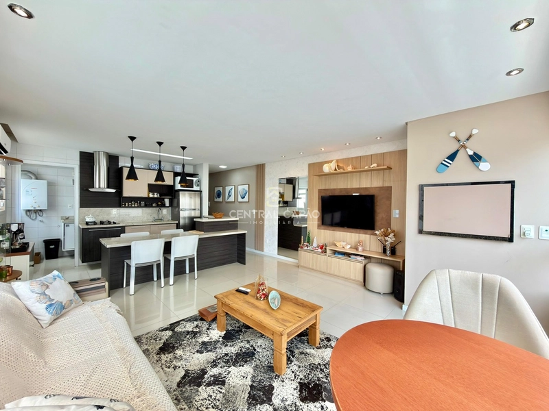Apartamento 3 dormitórios em frente à praça À venda em Capão: 2ª foto da galeria de imagens do imóvel