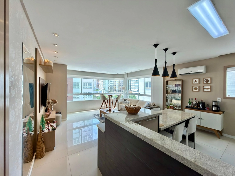Apartamento 3 dormitórios em frente à praça À venda em Capão: 6ª foto da galeria de imagens do imóvel