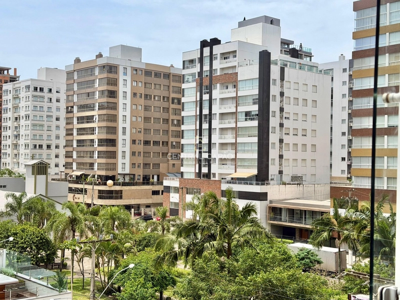 Apartamento 3 dormitórios em frente à praça À venda em Capão: 3ª foto da galeria de imagens do imóvel