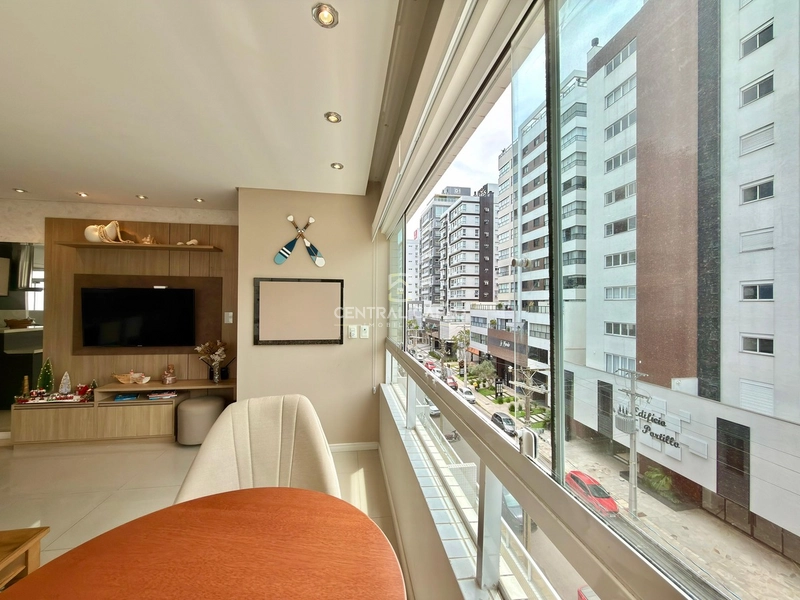 Apartamento 3 dormitórios em frente à praça À venda em Capão