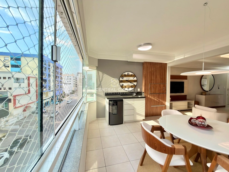 Amplo apartamento ao lado da praça do mini golf: 1ª foto da galeria de imagens do imóvel