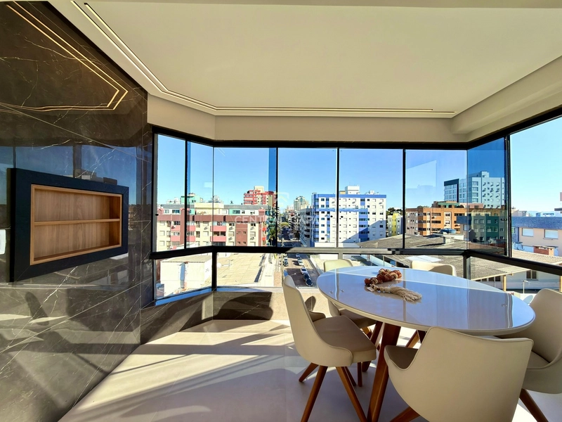 Apartamento 2 dormitórios com sacada e vista para o mar: 1ª foto da galeria de imagens do imóvel