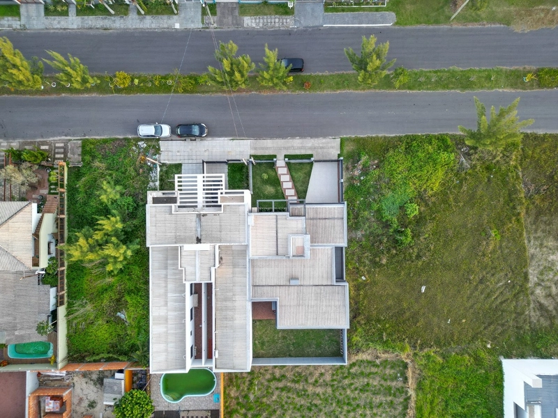 CASA A POUCAS QUADRAS DO MAR NO BAIRRO GUARANI EM CAPÃO!: 39ª foto da galeria de imagens do imóvel