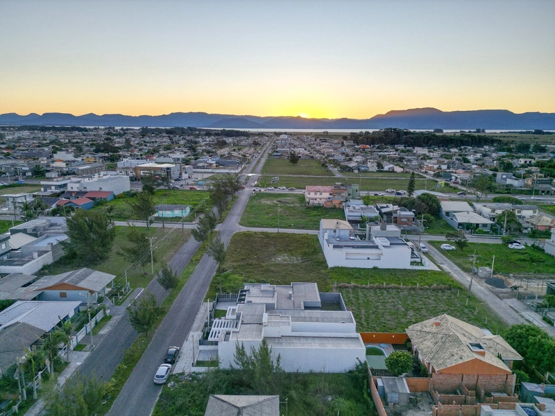 CASA A POUCAS QUADRAS DO MAR NO BAIRRO GUARANI EM CAPÃO!: 43ª foto da galeria de imagens do imóvel