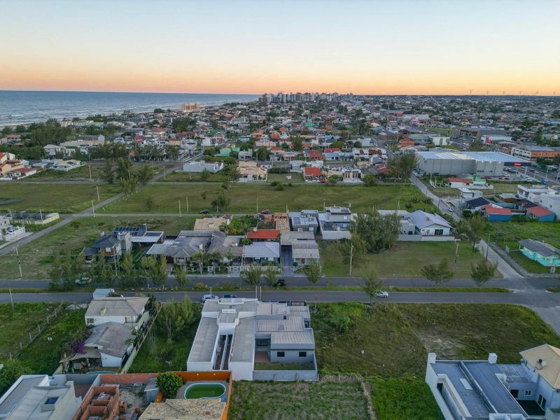 CASA A POUCAS QUADRAS DO MAR NO BAIRRO GUARANI EM CAPÃO!: 40ª foto da galeria de imagens do imóvel