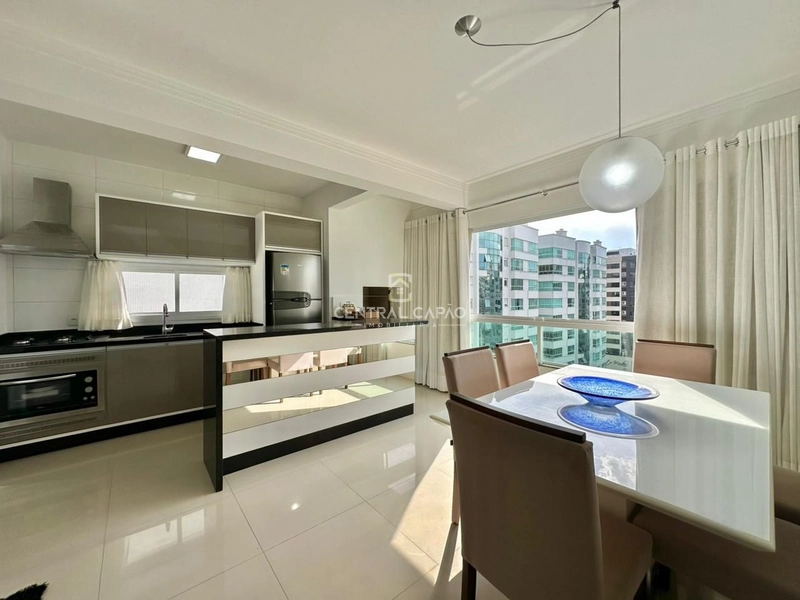 Apartamento 2 dormitórios de frente para praça à venda em Capão