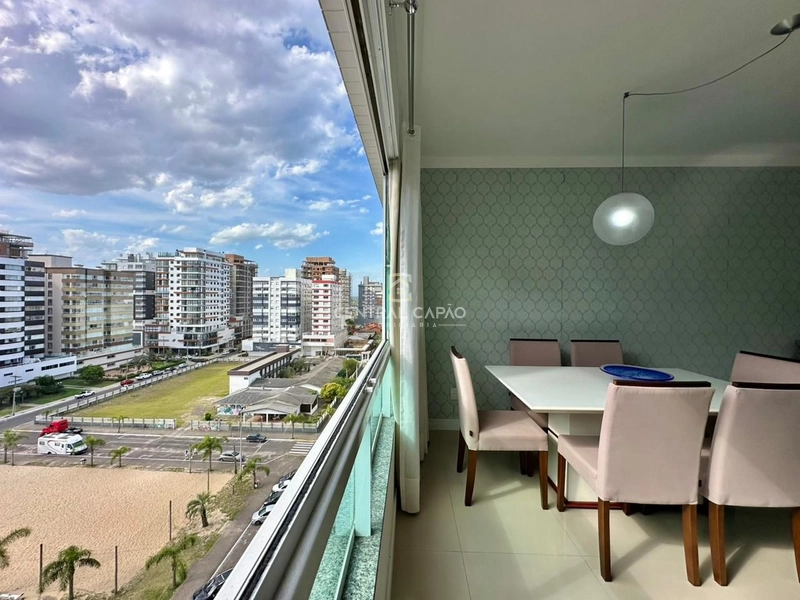 Apartamento 2 dormitórios de frente para praça à venda em Capão: 3ª foto da galeria de imagens do imóvel
