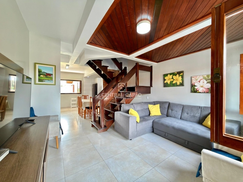 SOBRADO A UMA QUADRA DO MAR!: 3ª foto da galeria de imagens do imóvel