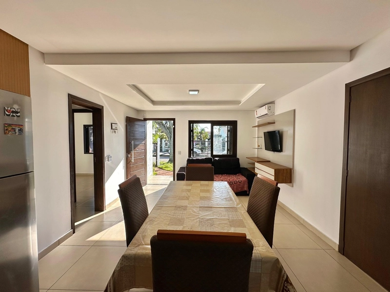 OPORTUNIDADE À VENDA CASA COM TERRENO INTEIRO: 3ª foto da galeria de imagens do imóvel