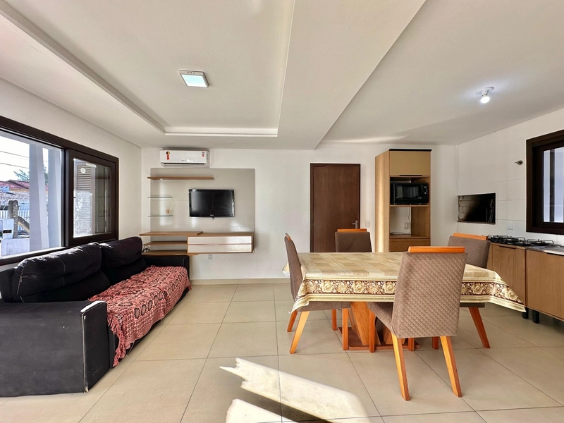OPORTUNIDADE À VENDA CASA COM TERRENO INTEIRO: 2ª foto da galeria de imagens do imóvel