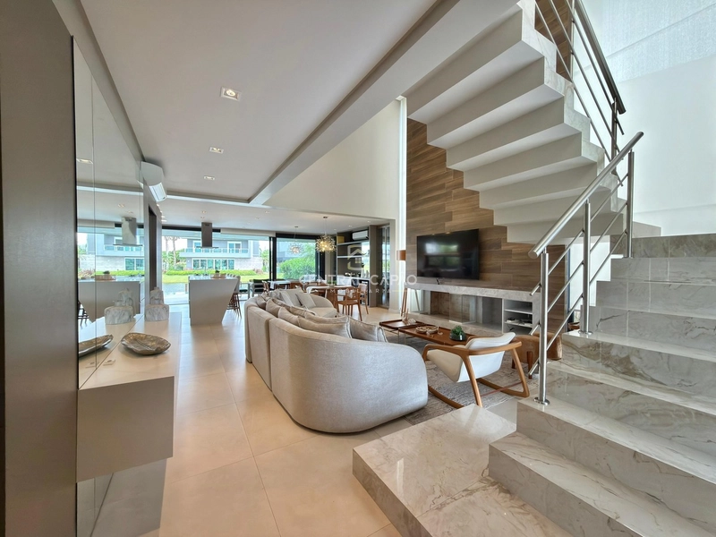 Sobrado 5 suítes beira lago no condomínio Enseada em Xangri-Lá: 2ª foto da galeria de imagens do imóvel