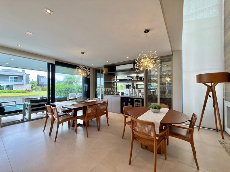 Sobrado 5 suítes beira lago no condomínio Enseada em Xangri-Lá: 8ª foto da galeria de imagens do imóvel