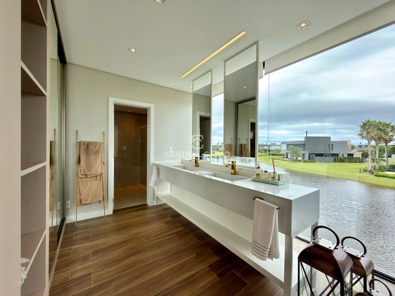 Sobrado 5 suítes beira lago no condomínio Enseada em Xangri-Lá: 36ª foto da galeria de imagens do imóvel