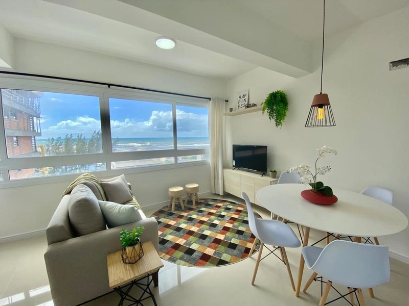 DOIS DORMITÓRIOS E DUAS SUÍTES, MOBILIADO E DECORADO