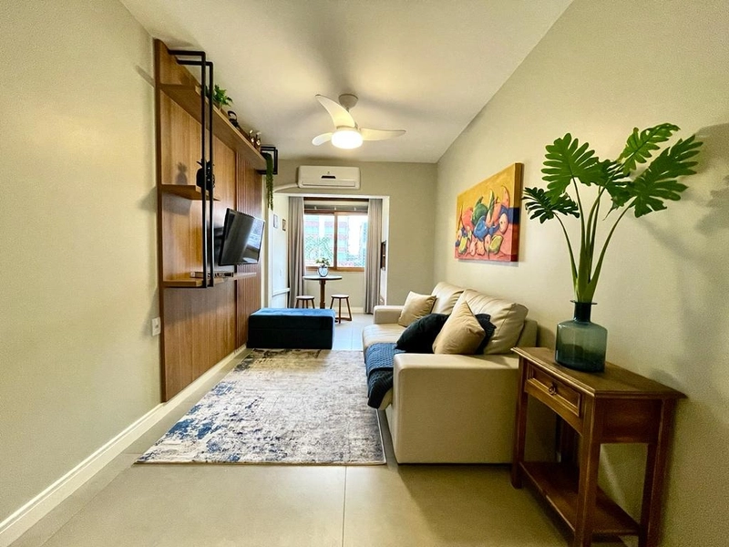 1 DORMITÓRIO MOBILIADO E DECORADO