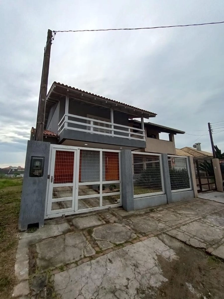 CASA A UMA QUADRA DO MAR: 2ª foto da galeria de imagens do imóvel