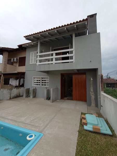 CASA A UMA QUADRA DO MAR: 3ª foto da galeria de imagens do imóvel