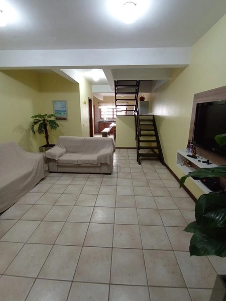 CASA A UMA QUADRA DO MAR: 8ª foto da galeria de imagens do imóvel