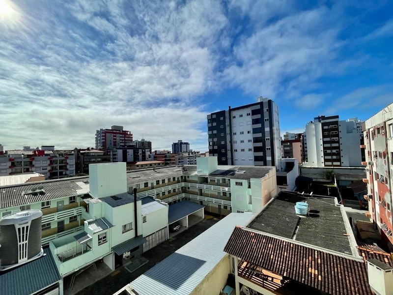 NO CENTRO DA CIDADE: 7ª foto da galeria de imagens do imóvel