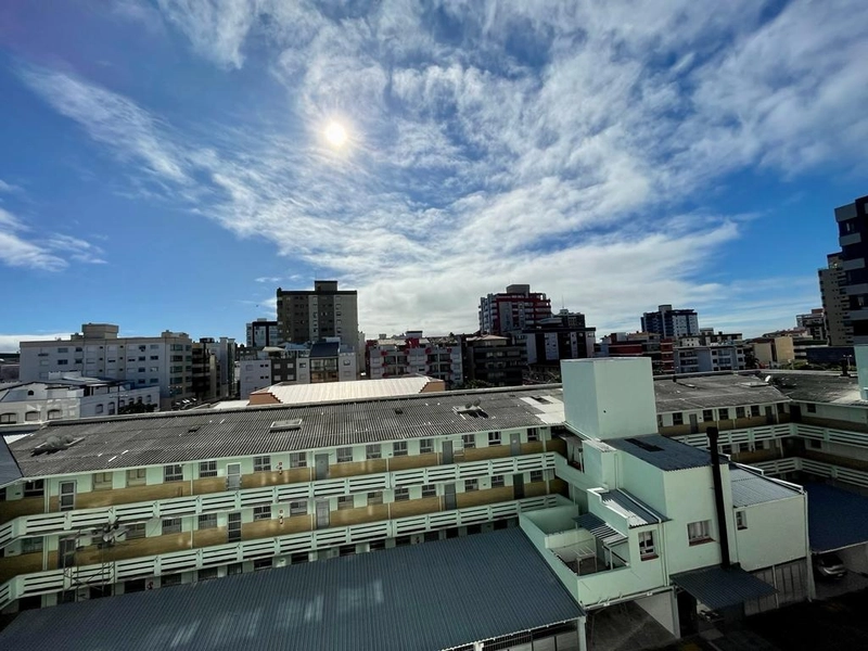 NO CENTRO DA CIDADE: 15ª foto da galeria de imagens do imóvel