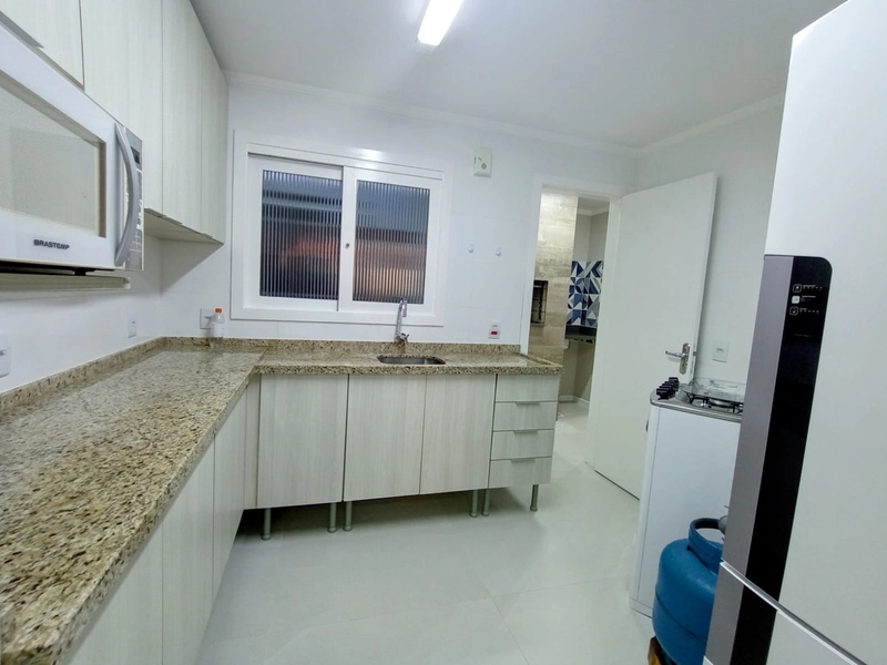 Três dormitórios á uma quadra do mar!!: 9ª foto da galeria de imagens do imóvel