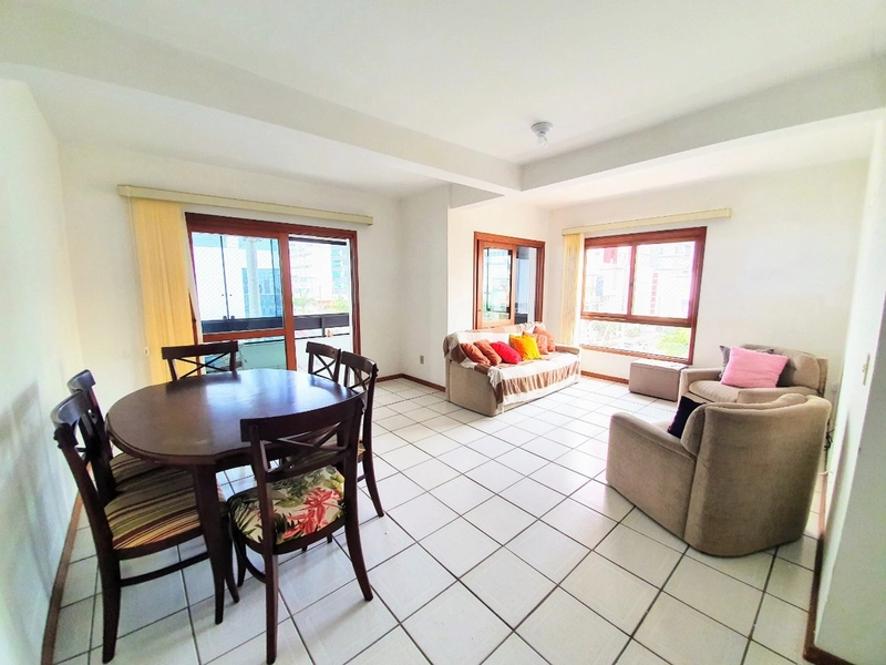 EXCELENTE APARTAMENTO A POUCOS METROS DO MAR: 1ª foto da galeria de imagens do imóvel
