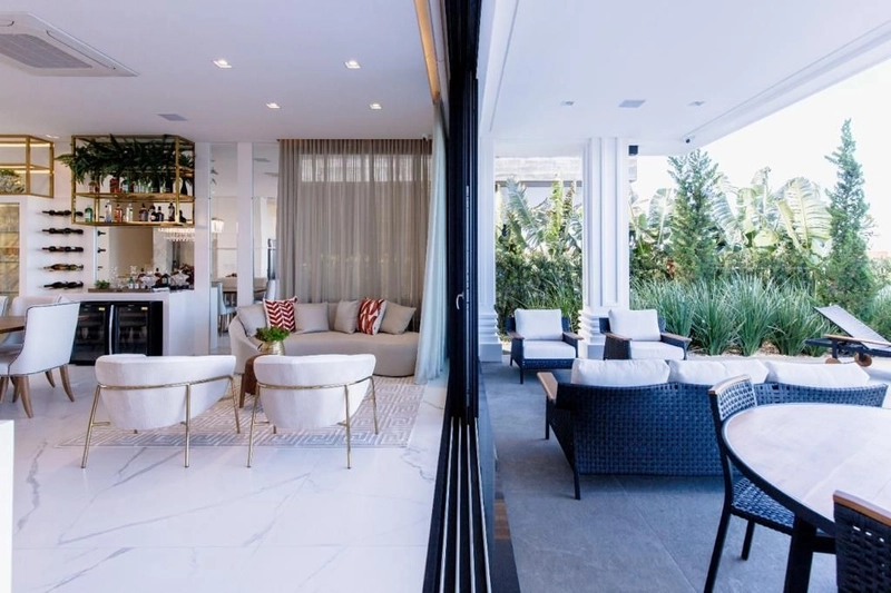Casa estilo Neoclássica no condomínio Sense: 16ª foto da galeria de imagens do imóvel