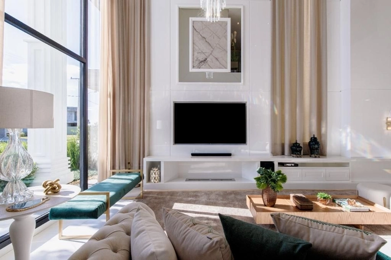 Casa estilo Neoclássica no condomínio Sense: 3ª foto da galeria de imagens do imóvel