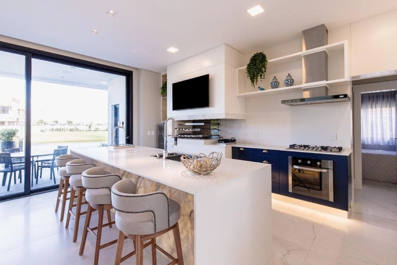 Casa estilo Neoclássica no condomínio Sense: 13ª foto da galeria de imagens do imóvel