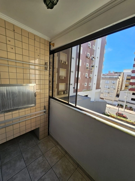 2 dormitórios com box a uma quadra do mar: 2ª foto da galeria de imagens do imóvel