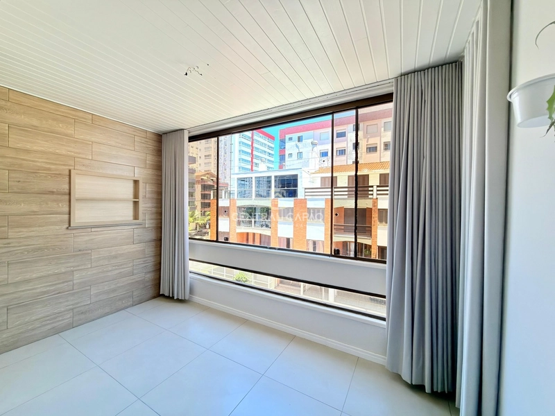 Apto 1 dormitório mobiliado com sacada de frente à venda em Capão: 10ª foto da galeria de imagens do imóvel