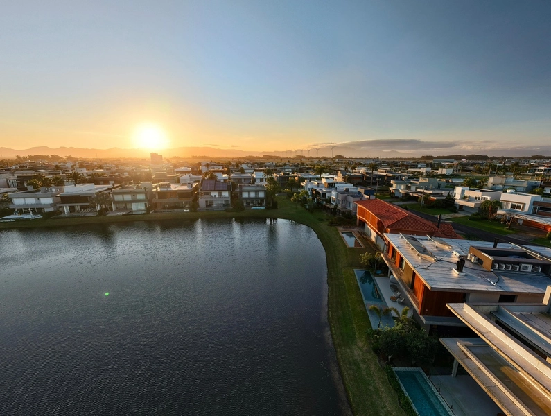 CASA CONDOMÍNIO EM XANGRI-LÁ 6 SUÍTES: 2ª foto da galeria de imagens do imóvel