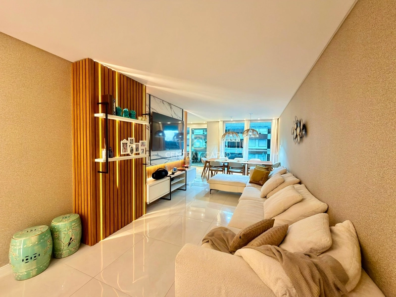 Apartamento 2 dormitórios com sacada de frente alto padrão