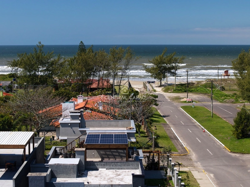 Casa com terraço à apenas 50 metros da praia à venda: 3ª foto da galeria de imagens do imóvel