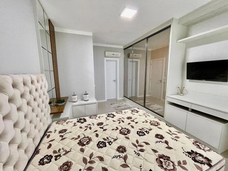 Apartamento de frente para praça.: 5ª foto da galeria de imagens do imóvel