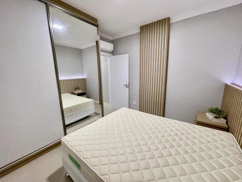 Apartamento de frente para praça.: 3ª foto da galeria de imagens do imóvel
