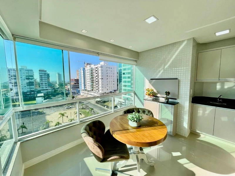 Apartamento de frente para praça.: 36ª foto da galeria de imagens do imóvel