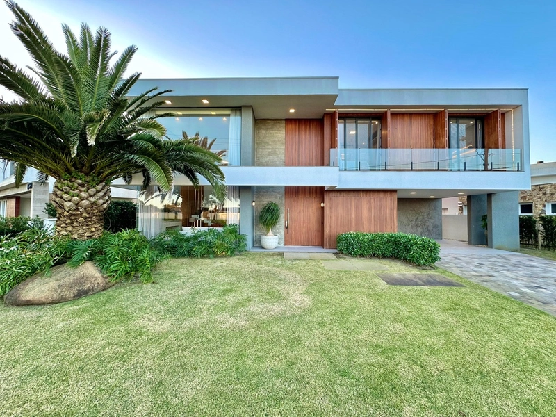 Sobrado com vista para o lago em condomínio em Xangri-Lá: 1ª foto da galeria de imagens do imóvel